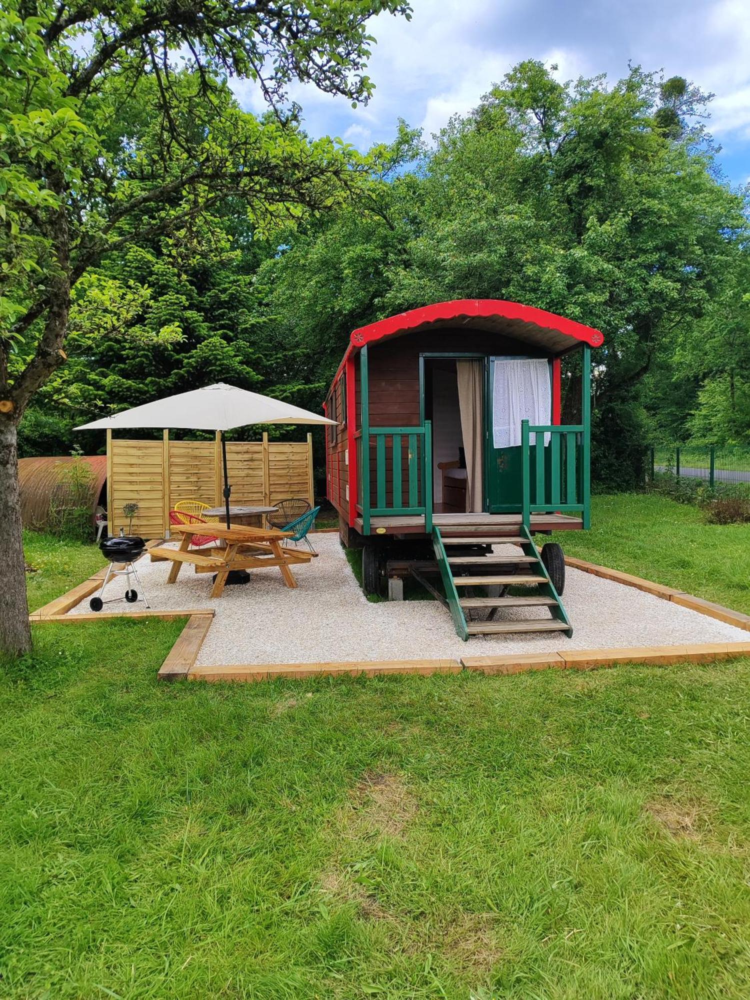 La Roulotte De Mary Campsite *